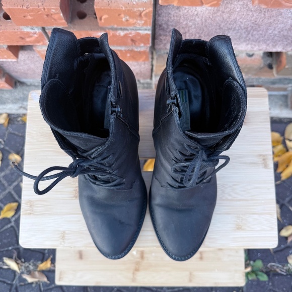 Cute Vintage 90s Black leather lace-up ankle boots - Picture 4 of 11